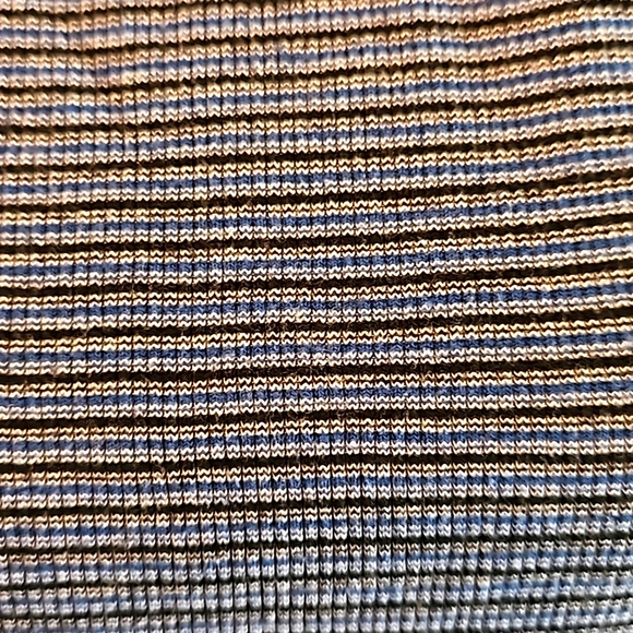 Volcom lightweight thermal long sleeve top - comfy!! Size Medium - Picture 2 of 6